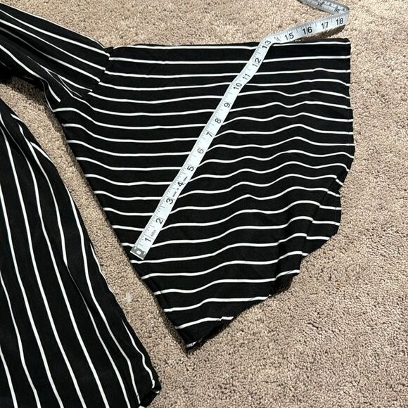 Savanna Jane blouse with bell sleeves ! Size small black and white NWT - Picture 7 of 8